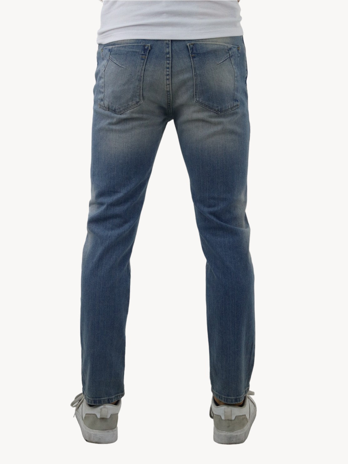 Jeans estilo slim/skinny deslavado con destrucción