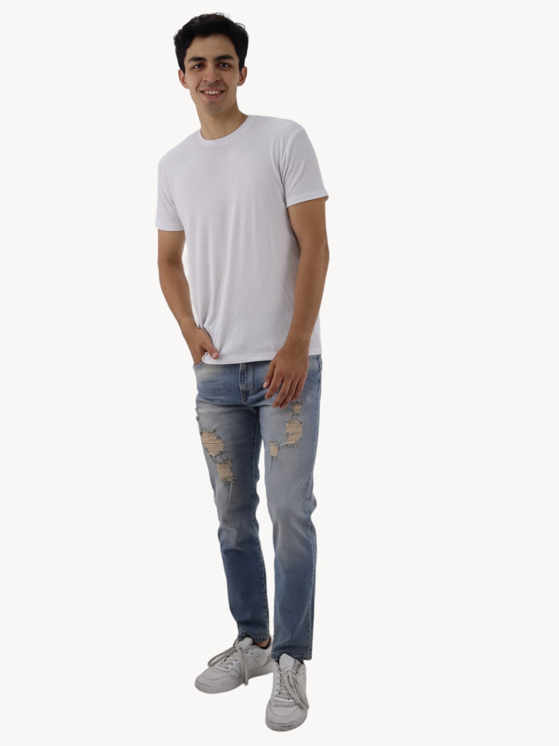 Jeans estilo slim/skinny deslavado con destrucción