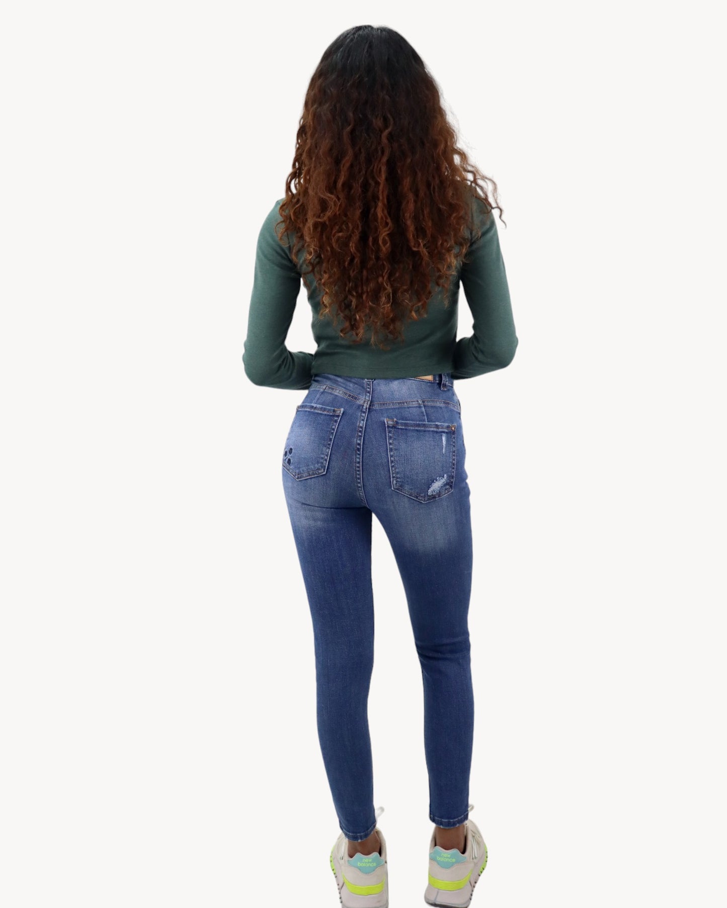 Jeans skinny tiro alto con bordado floral