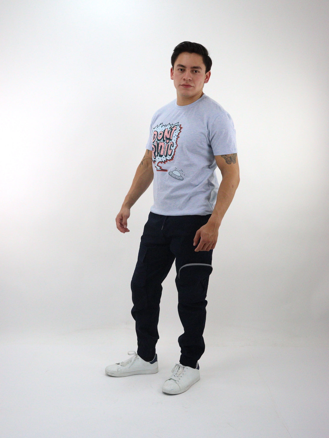 Jogger cargo gabardina de color azul marino