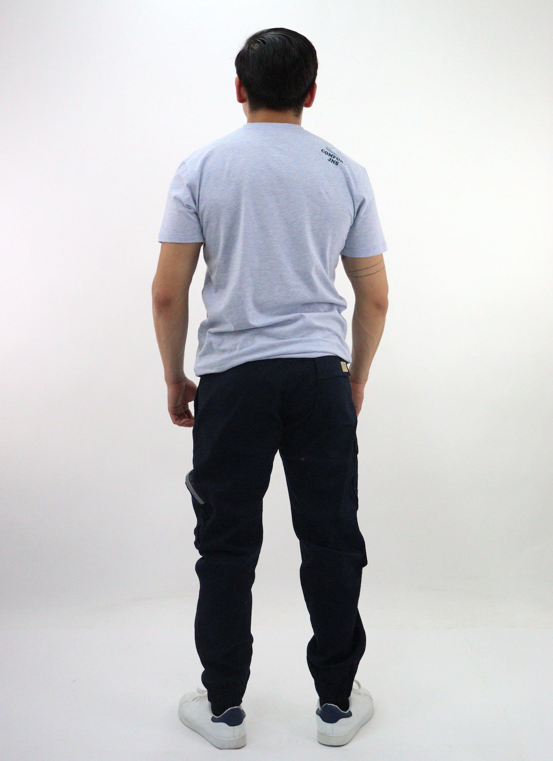 Jogger cargo gabardina de color azul marino