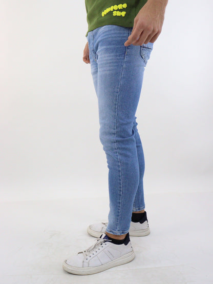 Jeans skinny de color azul claro (base)