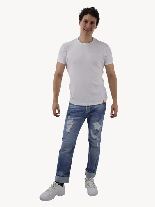 Jeans slim azul deslavado con destrucción