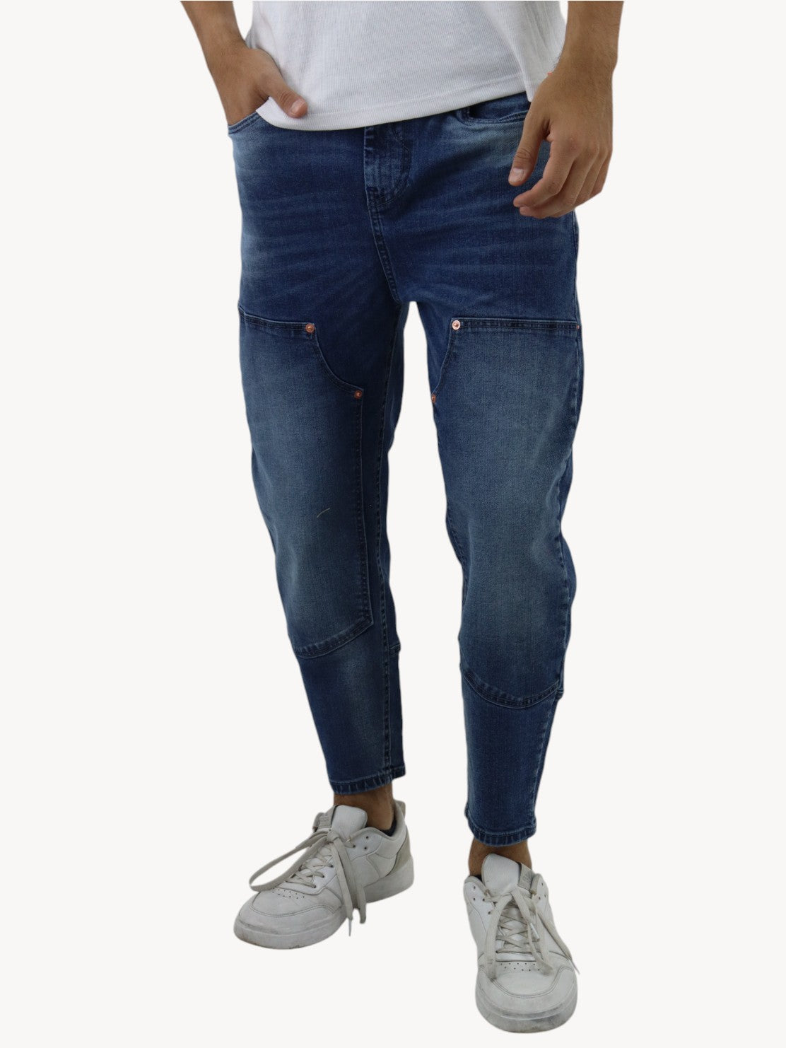 Jeans estilo loose azul oscuro con deslave