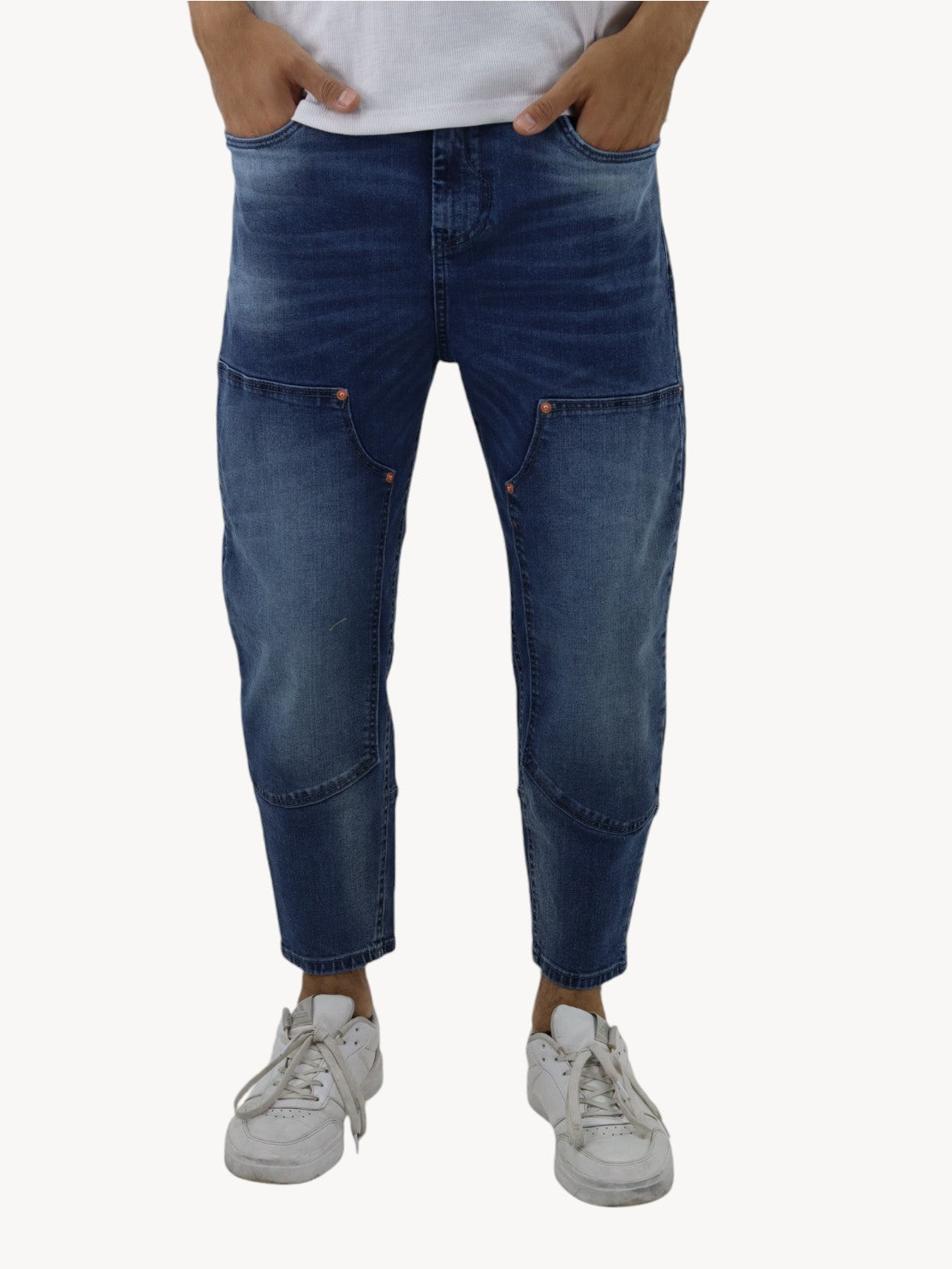 Jeans estilo loose azul oscuro con deslave