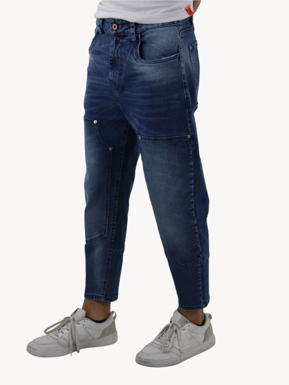 Jeans estilo loose azul oscuro con deslave