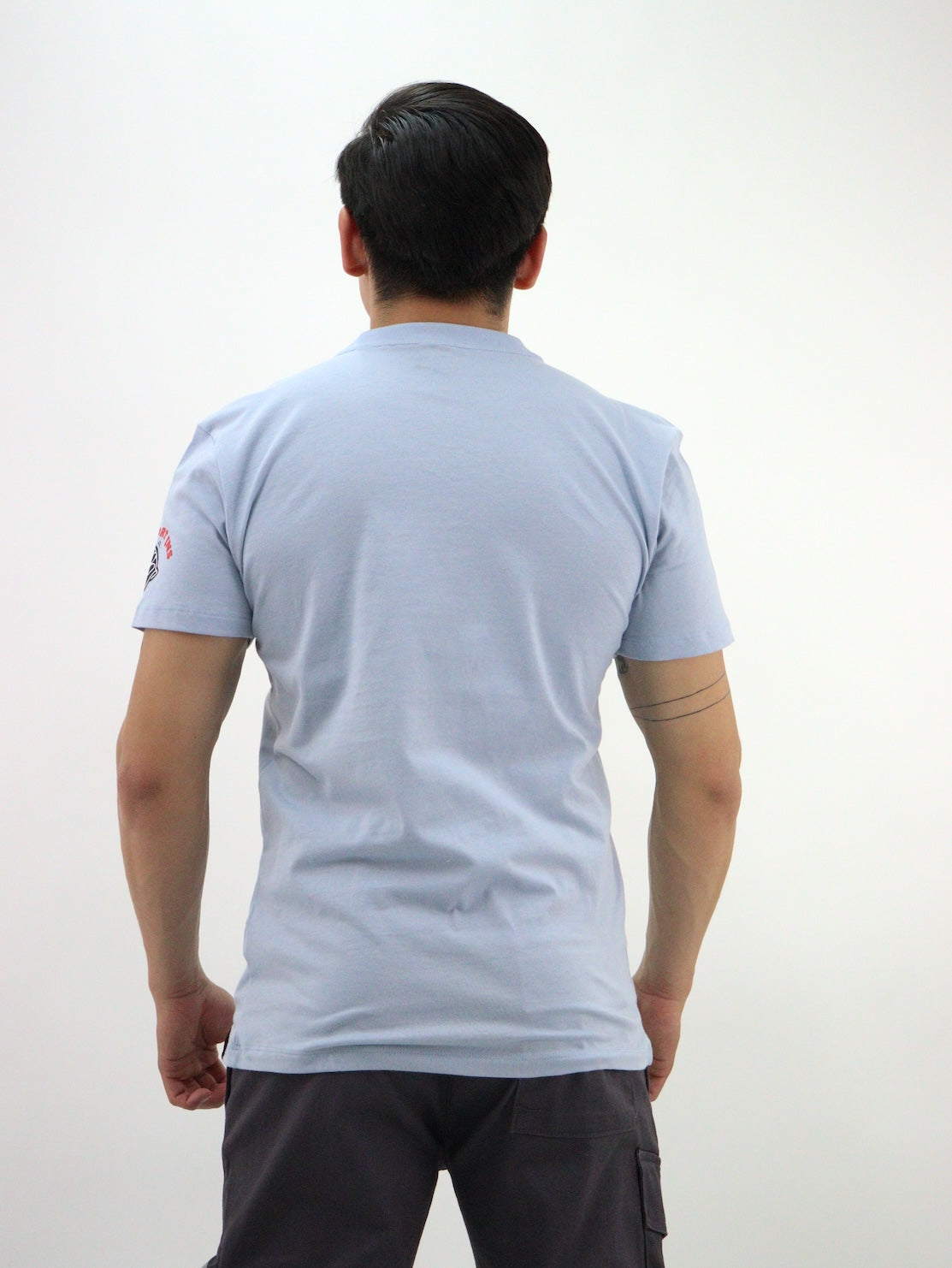 Playera color azul con gráfico