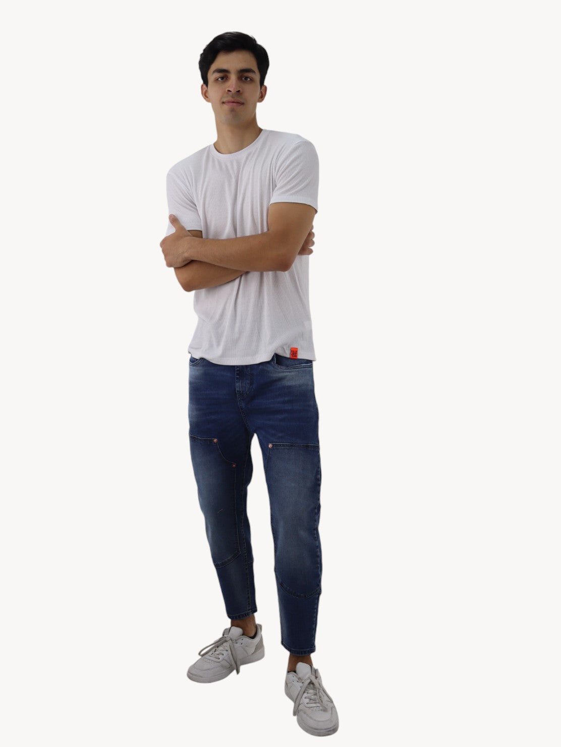 Jeans estilo loose azul oscuro con deslave