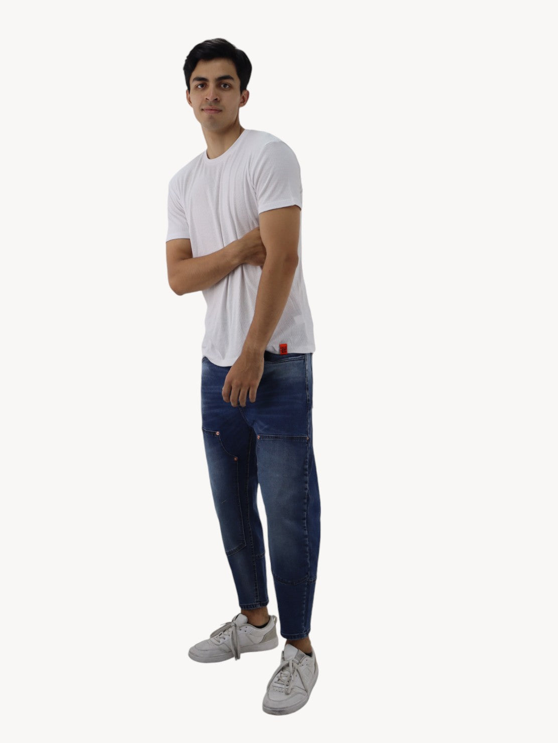 Jeans estilo loose azul oscuro con deslave