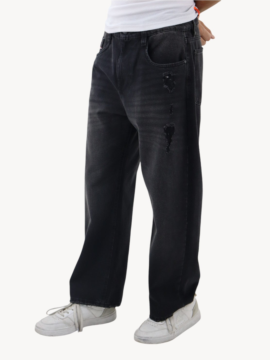 Jeans baggy de mezclilla rígida color negro deslavado
