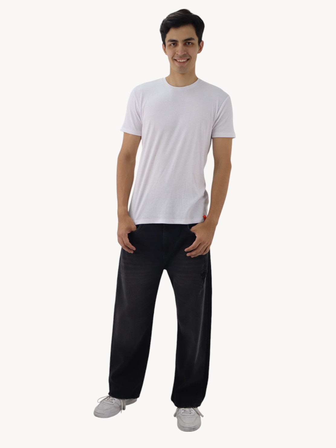 Jeans baggy de mezclilla rígida color negro deslavado