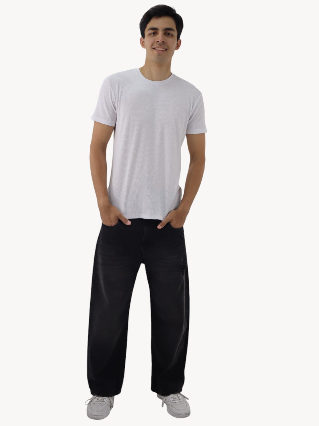 Jeans baggy de mezclilla rígida color negro deslavado