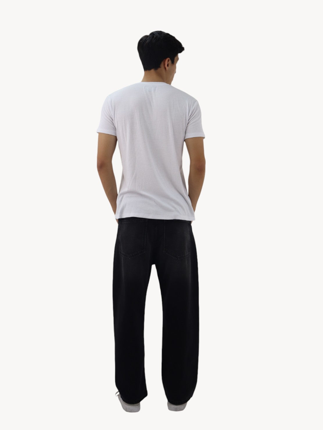 Jeans baggy de mezclilla rígida color negro deslavado