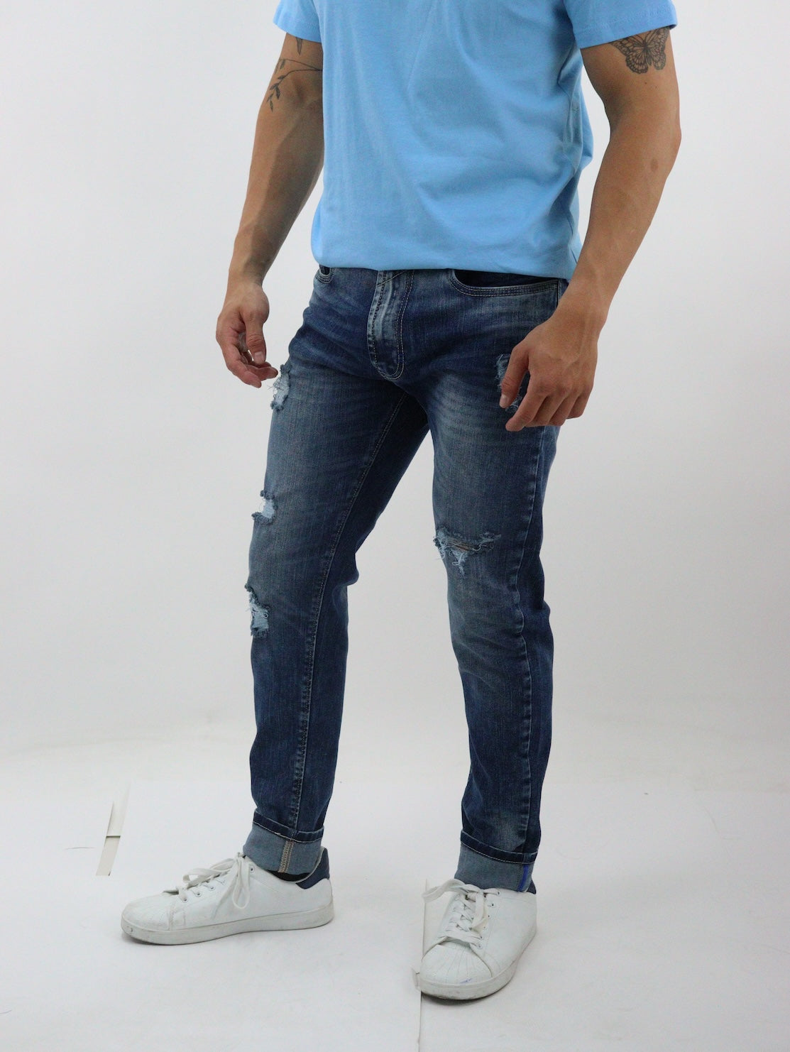 Jeans skinny color azul azul deslavado con destrucción