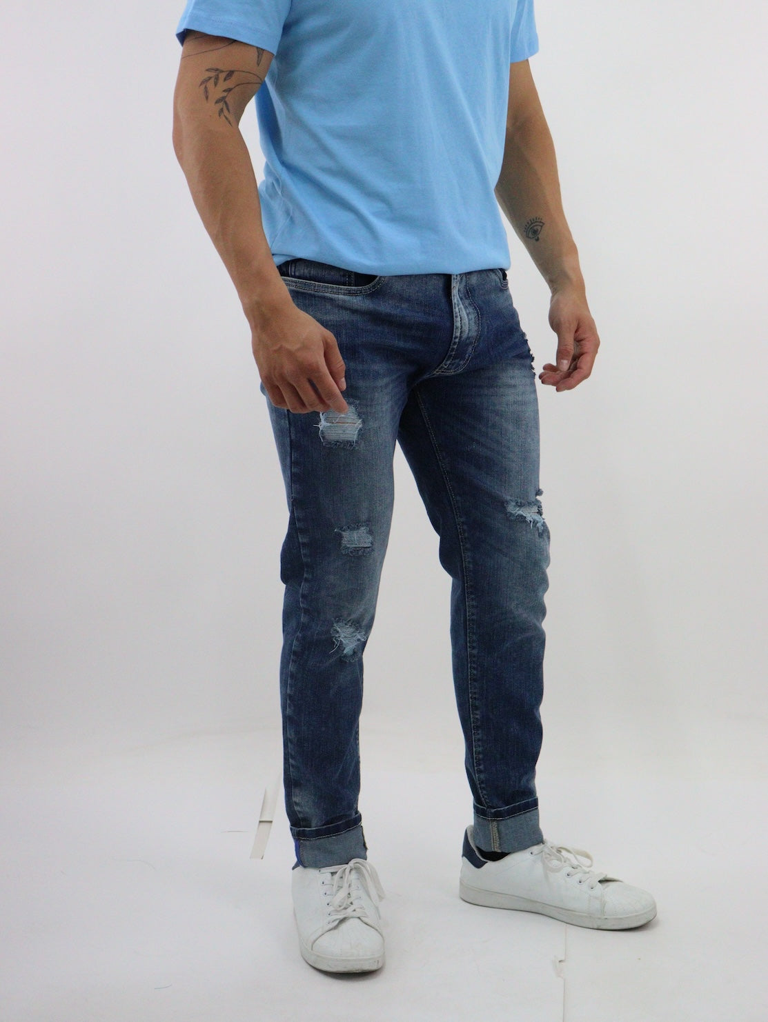 Jeans skinny color azul azul deslavado con destrucción