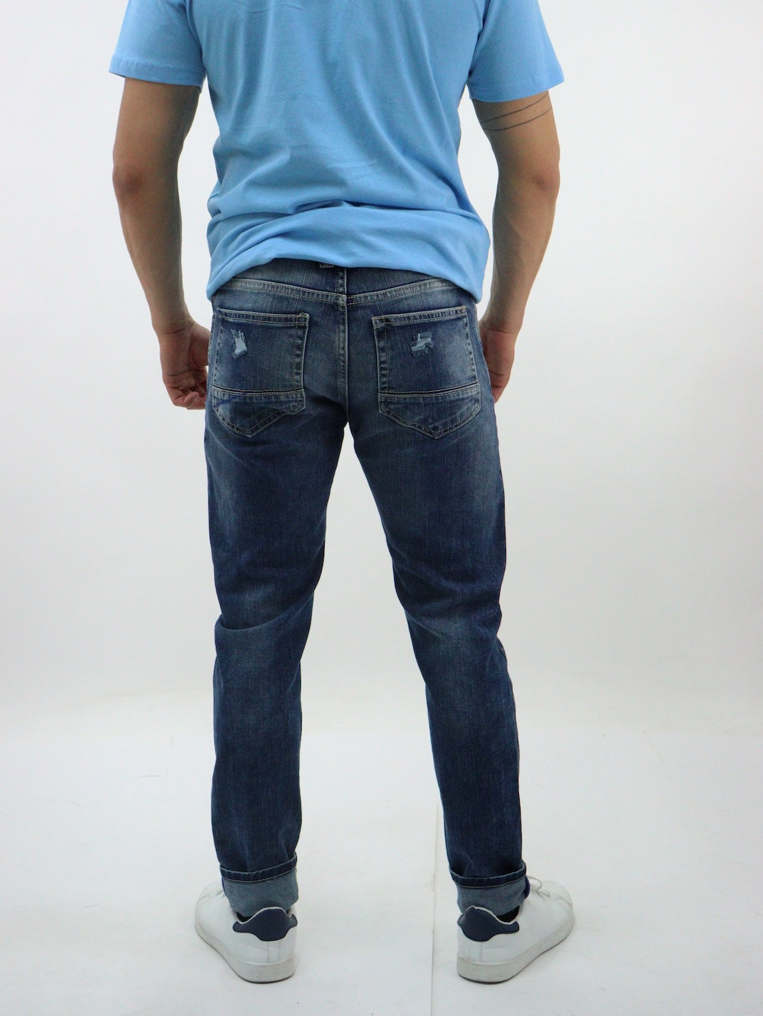 Jeans skinny color azul azul deslavado con destrucción