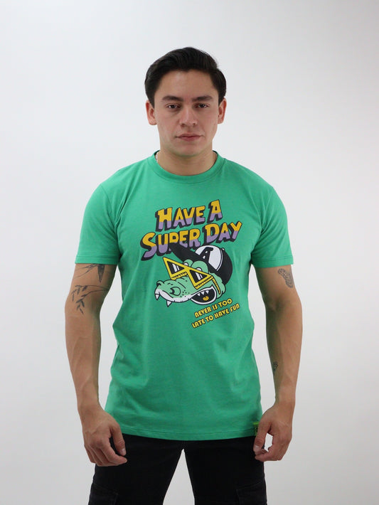 Playera color verde con gráfico de cocodrilo