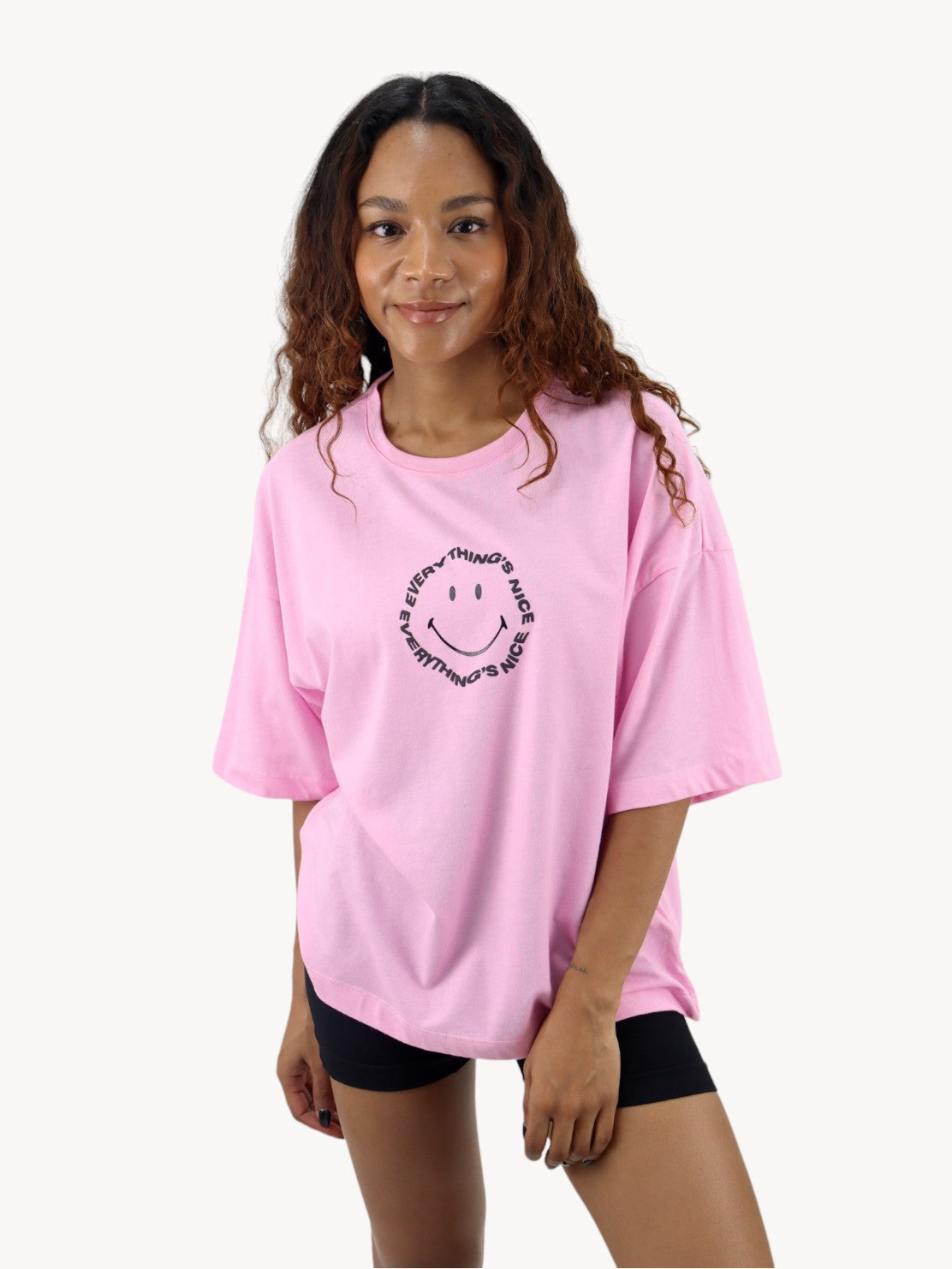 Playera smiley oversize de color rosa