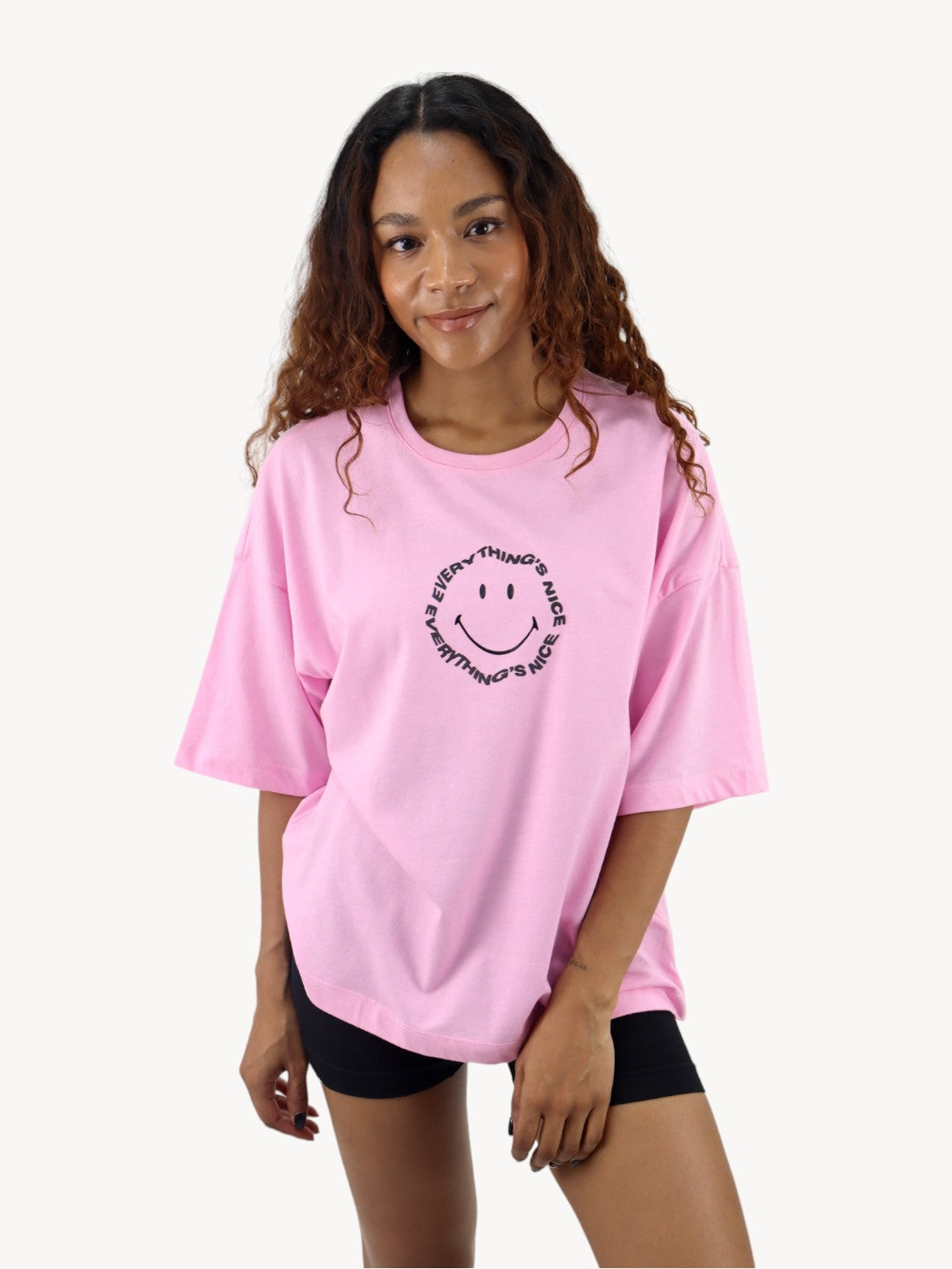 Playera smiley oversize de color rosa