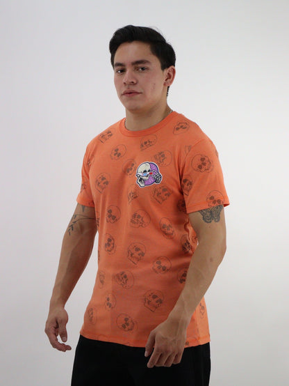 Playera manga corta con gráfico de cráneos