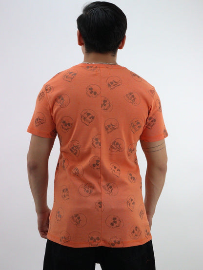 Playera manga corta con gráfico de cráneos