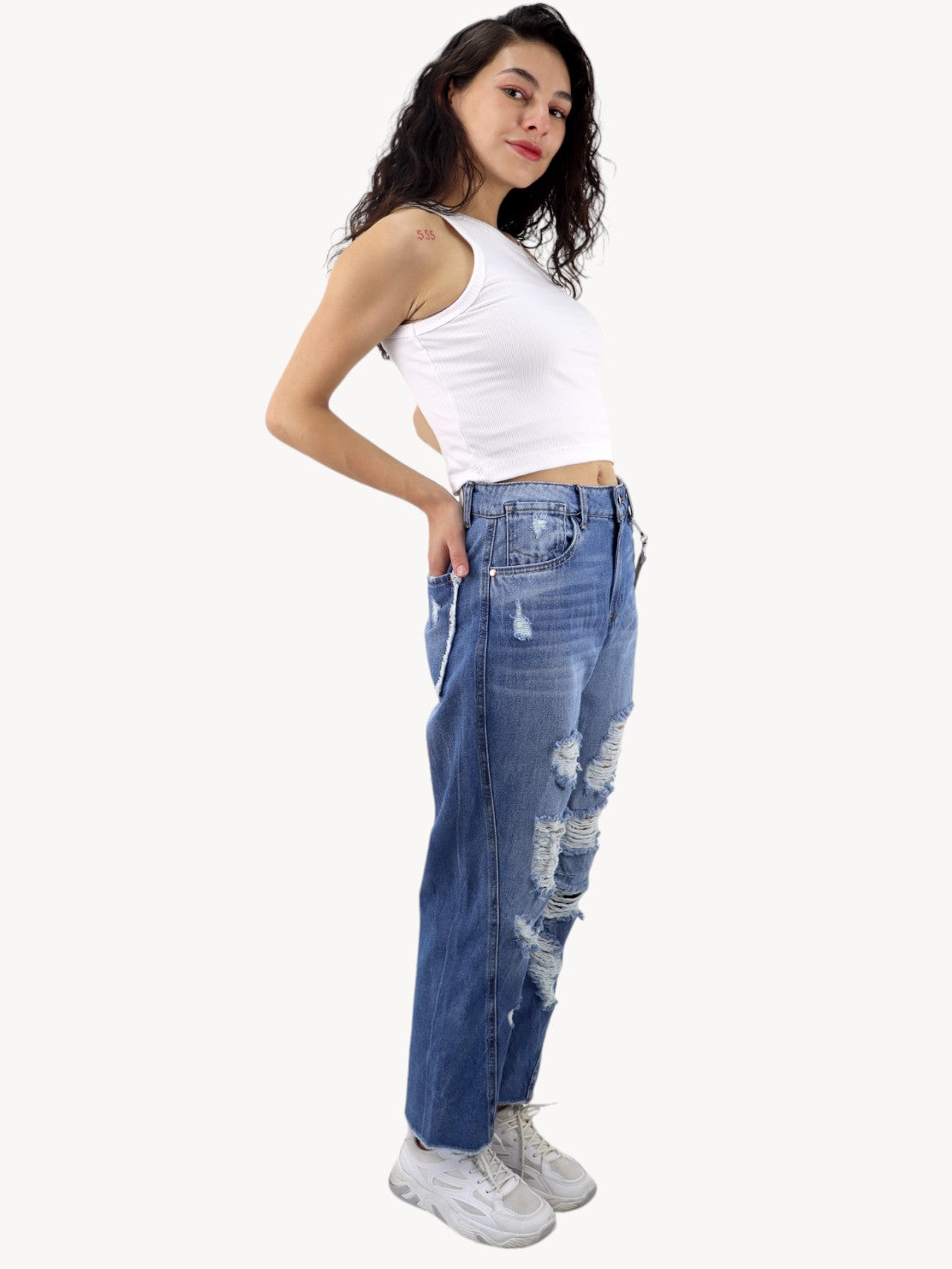 Jeans mom amplio azul medio con destrucción