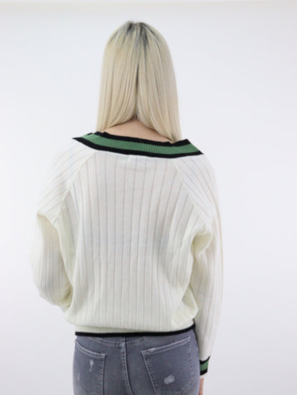 Suéter cerrado con cuello V