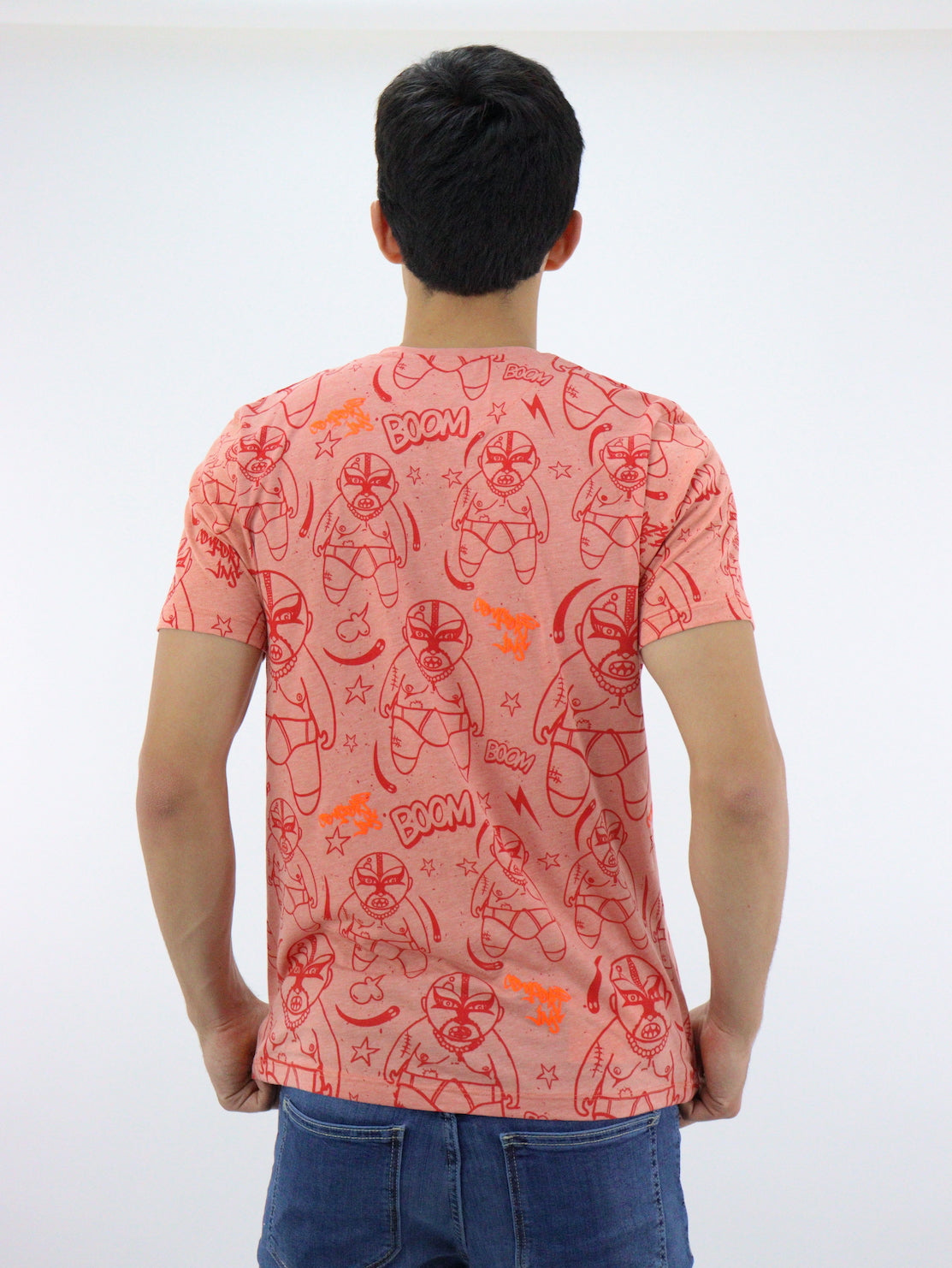 Playera manga corta de color naranja con print
