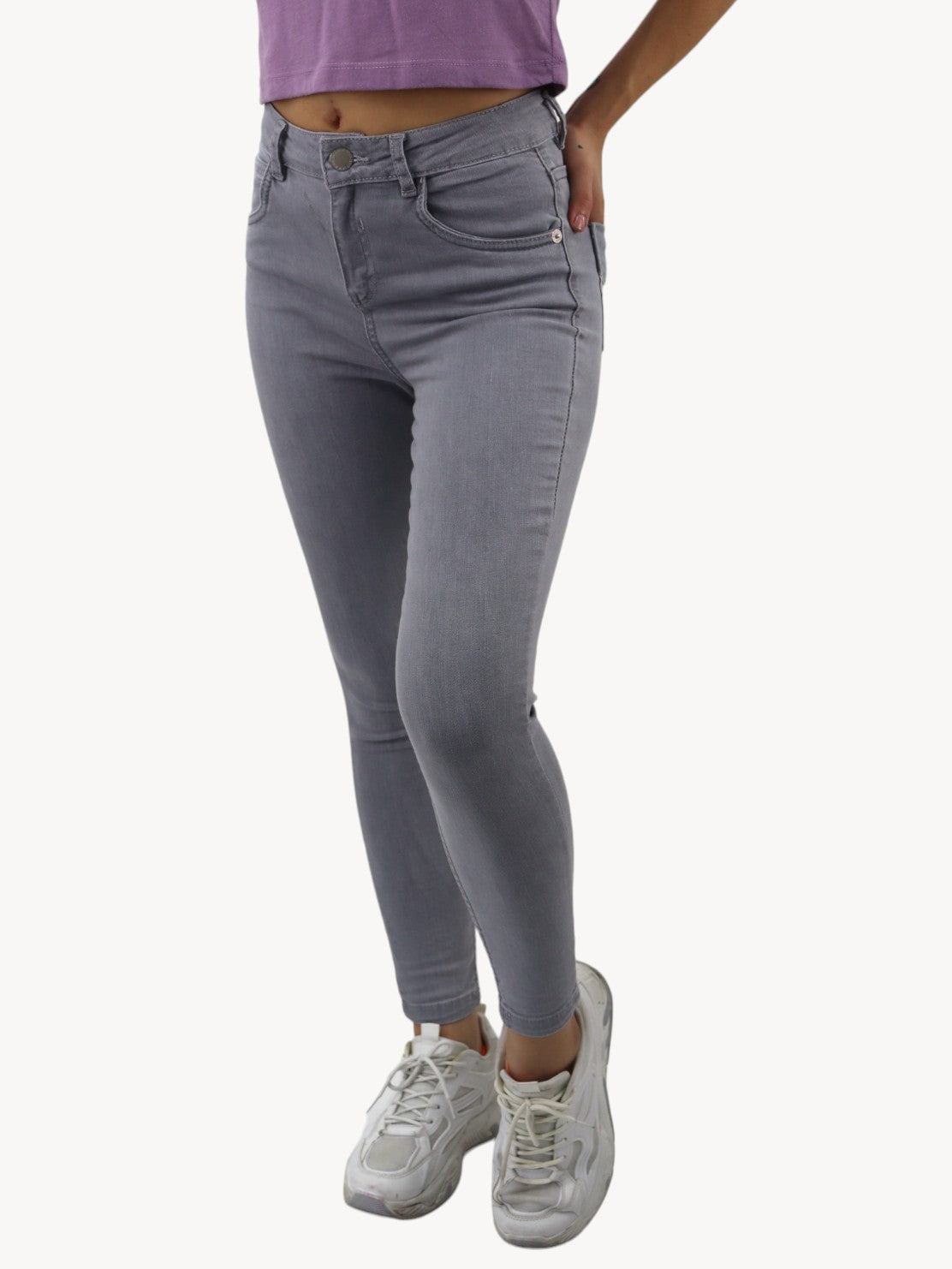 Jeans skinny tiro alto de color gris
