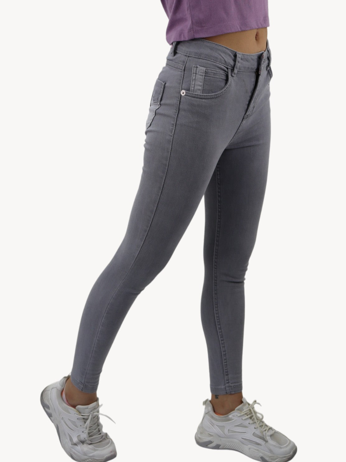 Jeans skinny tiro alto de color gris