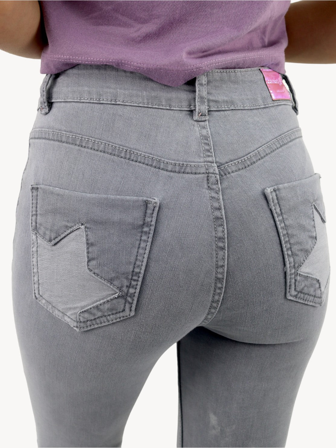 Jeans skinny tiro alto de color gris