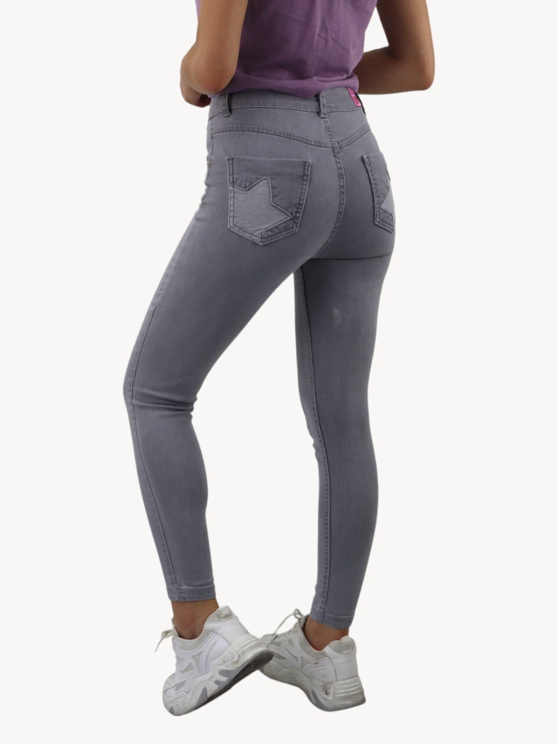 Jeans skinny tiro alto de color gris