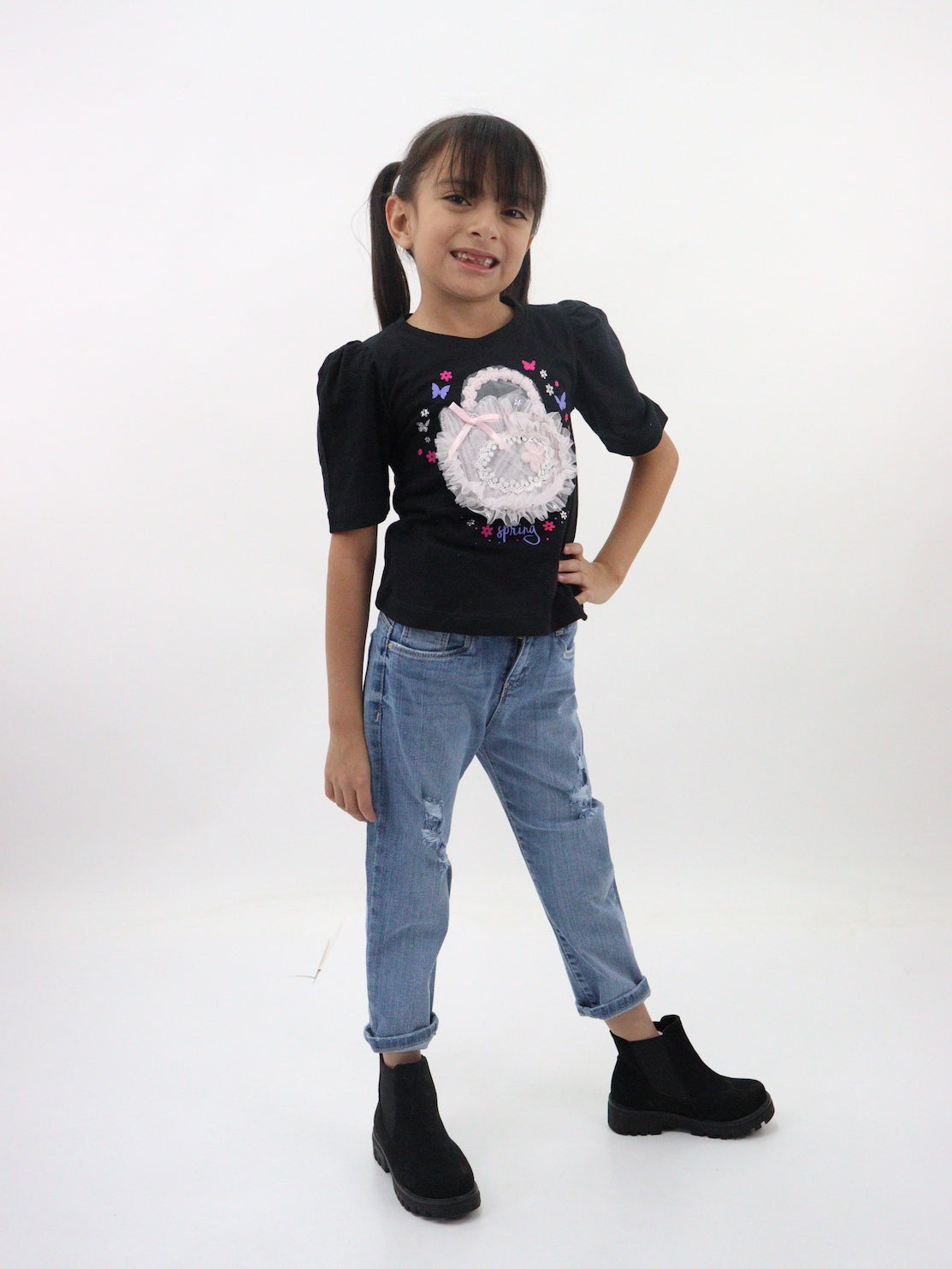 Jeans mom clasic de color azul medio con bordado