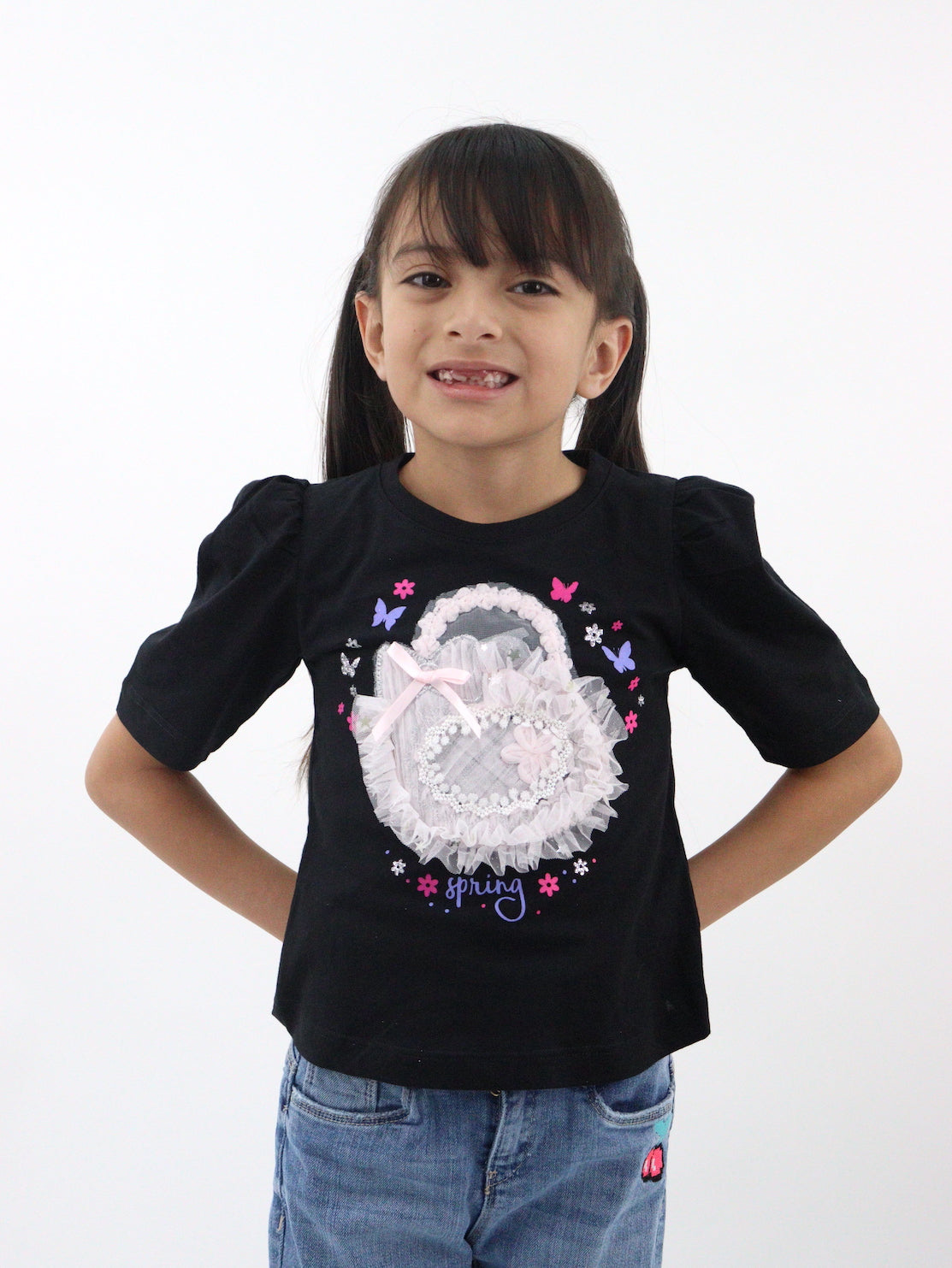 Playera de color negro con encaje