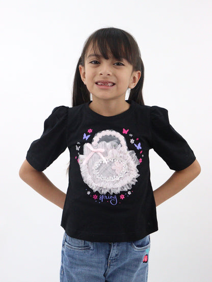 Playera de color negro con encaje