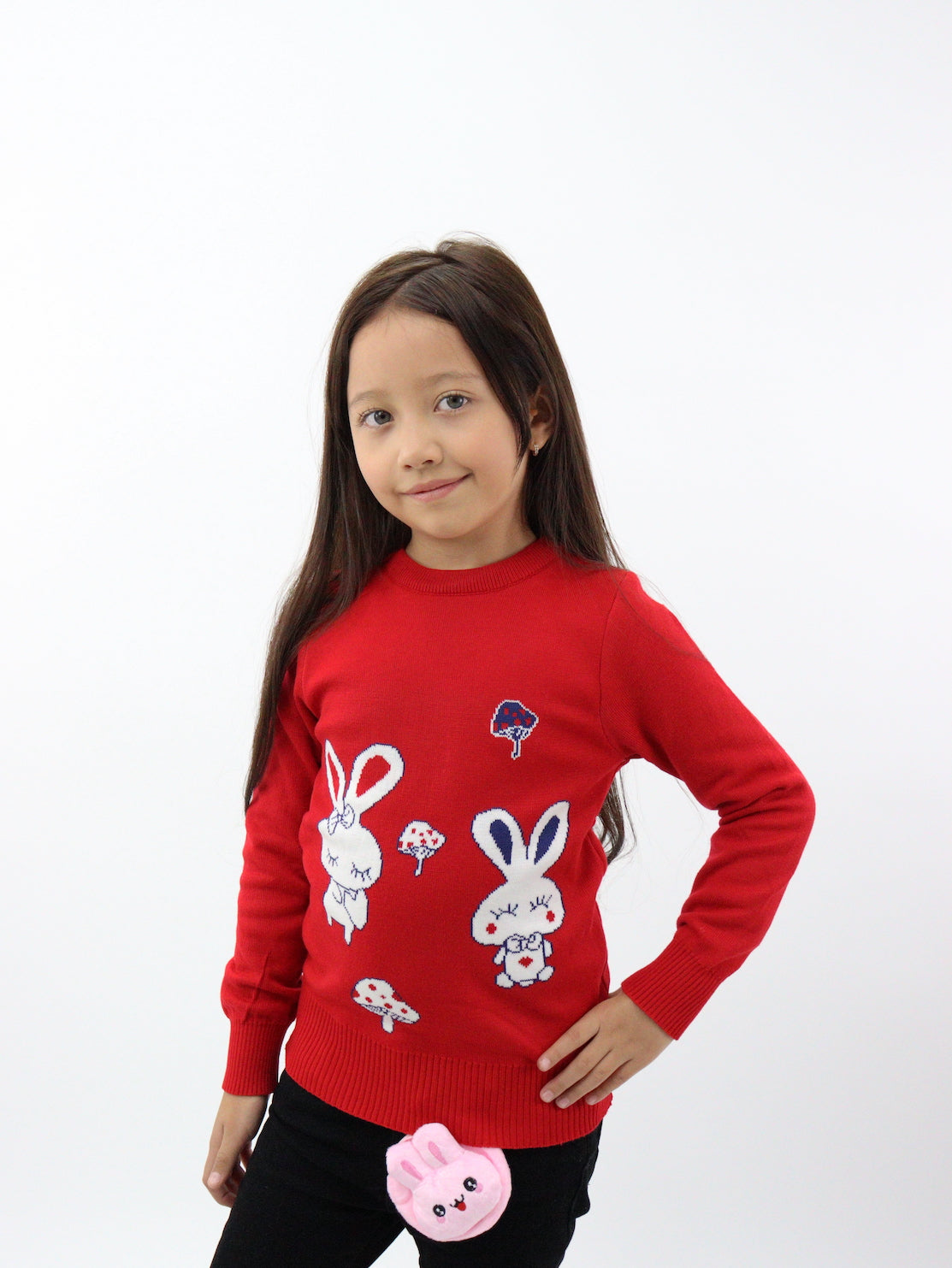 Suéter cerrado de color rojo con print de conejos