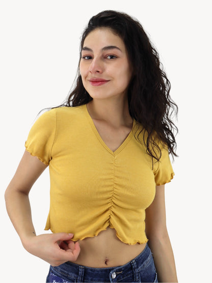 Playera fruncida de color amarillo mostaza
