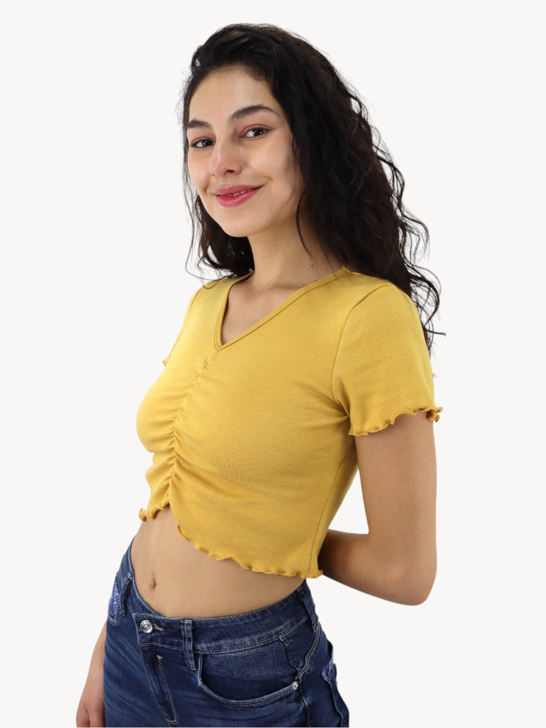 Playera fruncida de color amarillo mostaza
