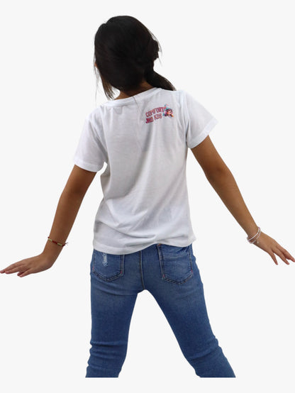 Playera manga corta de color blanco con estampado