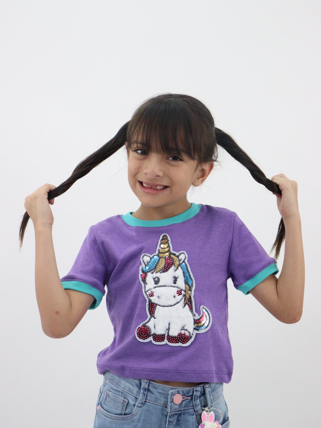 Playera manga corta con figura de unicornio