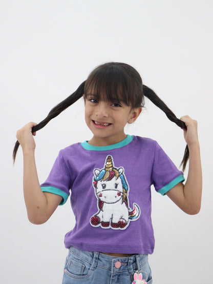 Playera manga corta con figura de unicornio