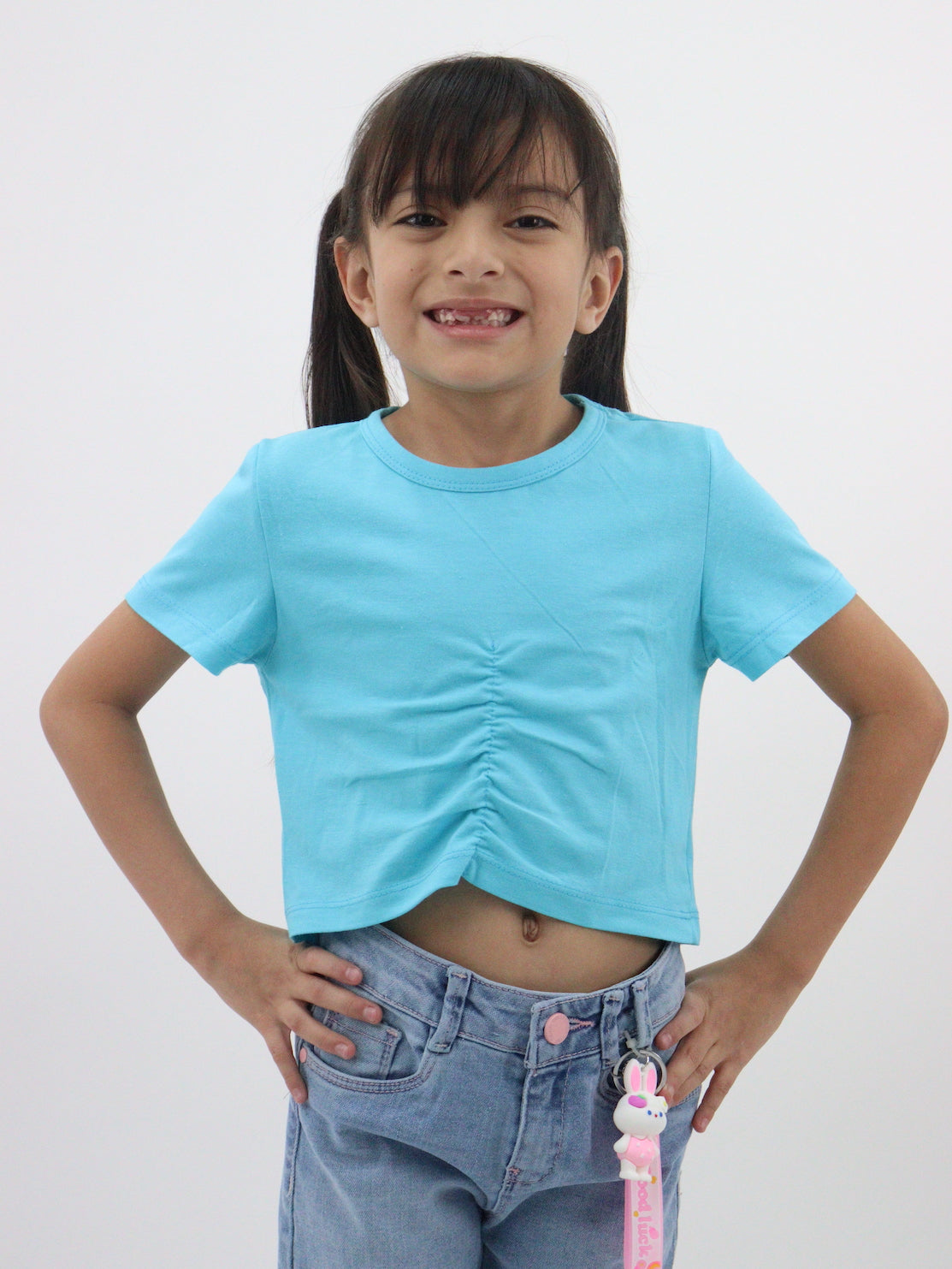 Playera fruncida de color azul turquesa