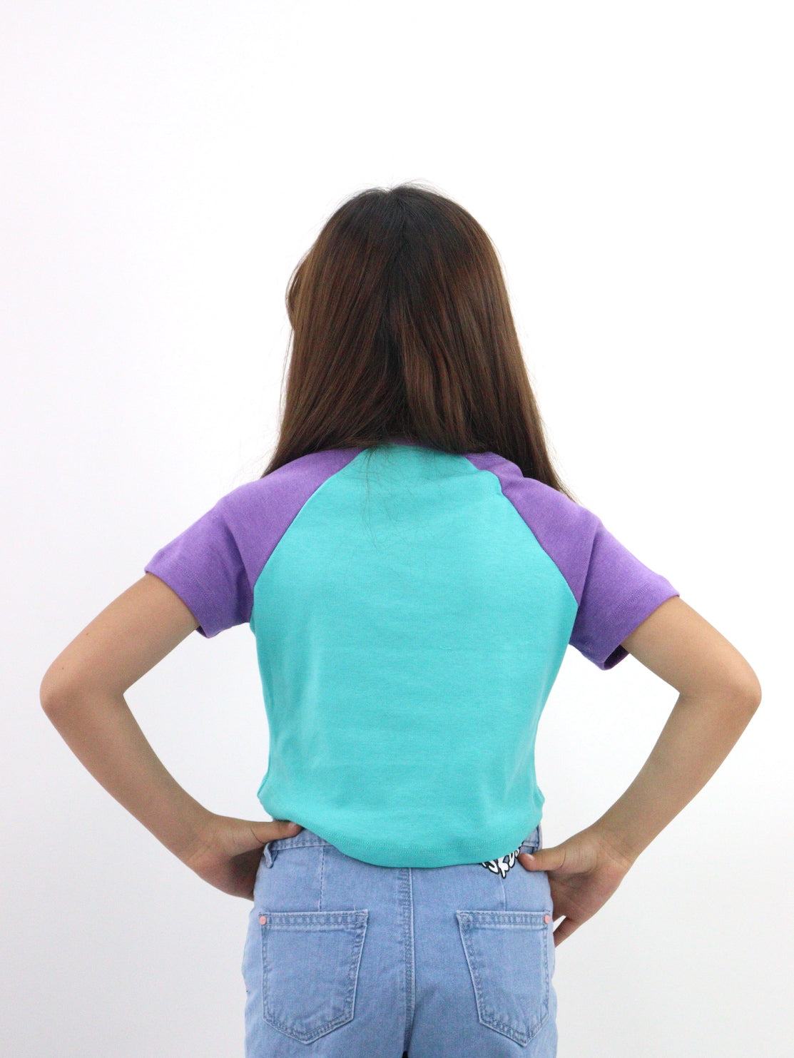 Playera raglán manga corta con bordado floral