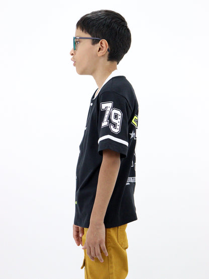 Playera estilo jersey manga corta de color negro