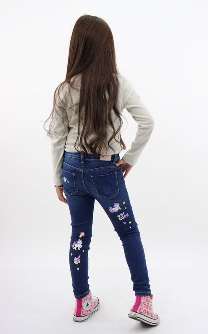 Jeans skinny de color azul oscuro con print de unicornios