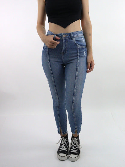 Jeans skinny de color azul medio con destrucción