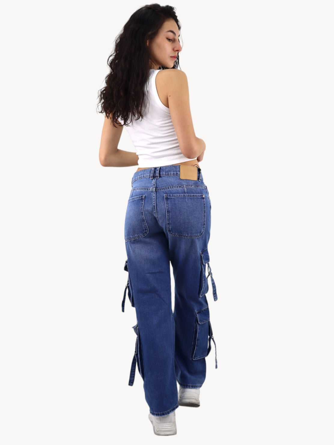 Jeans cargo tiro medio