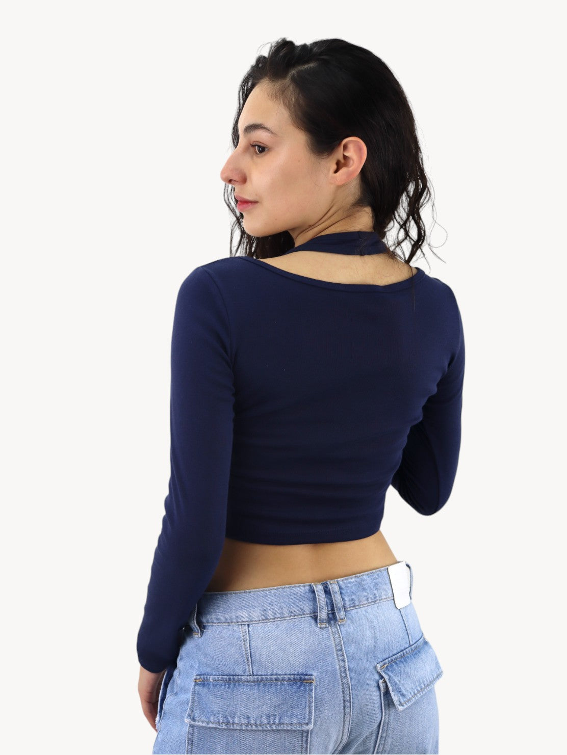 Playera descubierta cuello alto azul marino