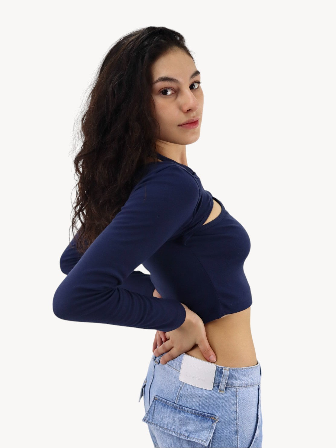 Playera descubierta cuello alto azul marino