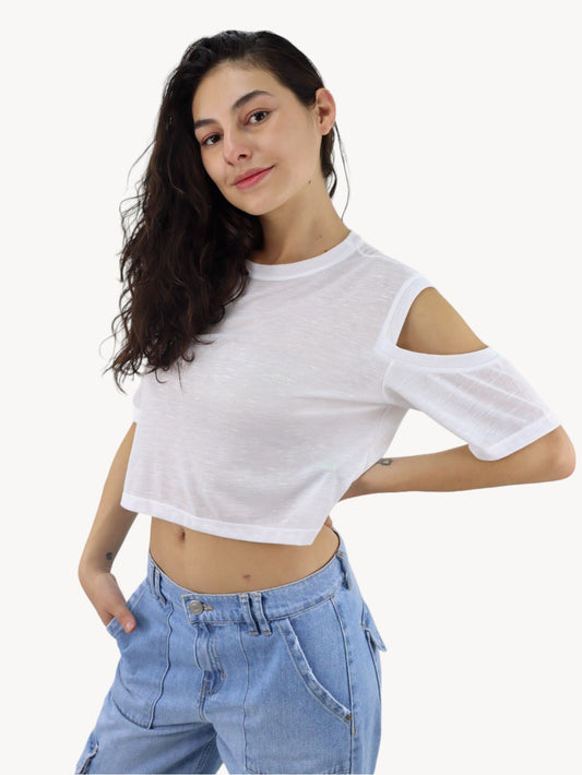 Playera de hombro caído de color blanco